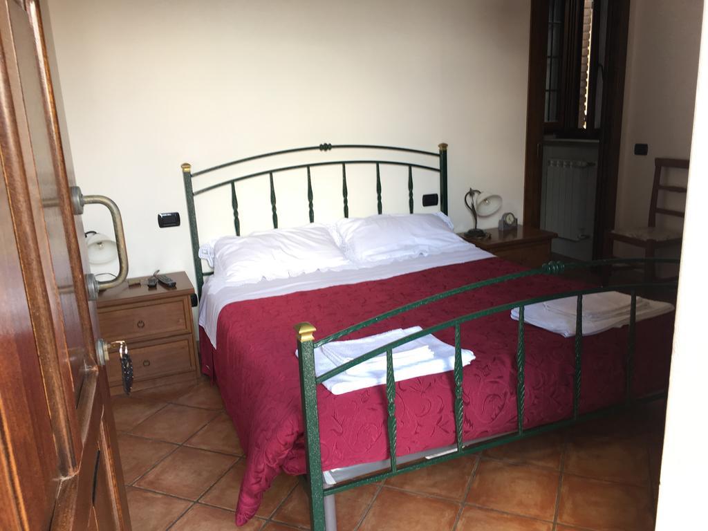 Appartamenti E Camere Il Poggio Di D'Angeli Lidia Auditore Exterior foto