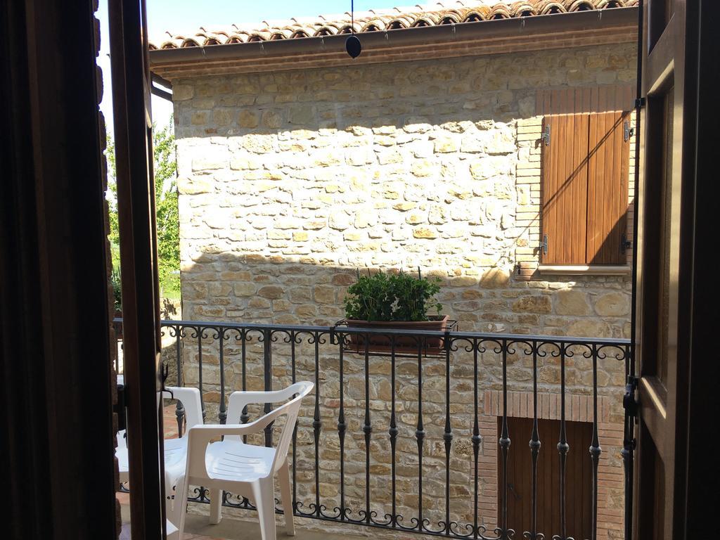 Appartamenti E Camere Il Poggio Di D'Angeli Lidia Auditore Exterior foto