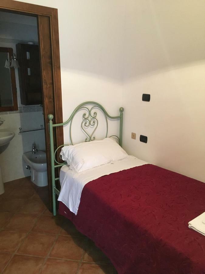 Appartamenti E Camere Il Poggio Di D'Angeli Lidia Auditore Exterior foto