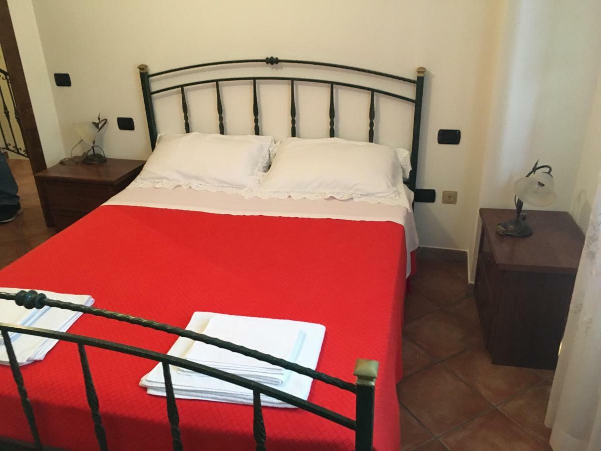 Appartamenti E Camere Il Poggio Di D'Angeli Lidia Auditore Exterior foto