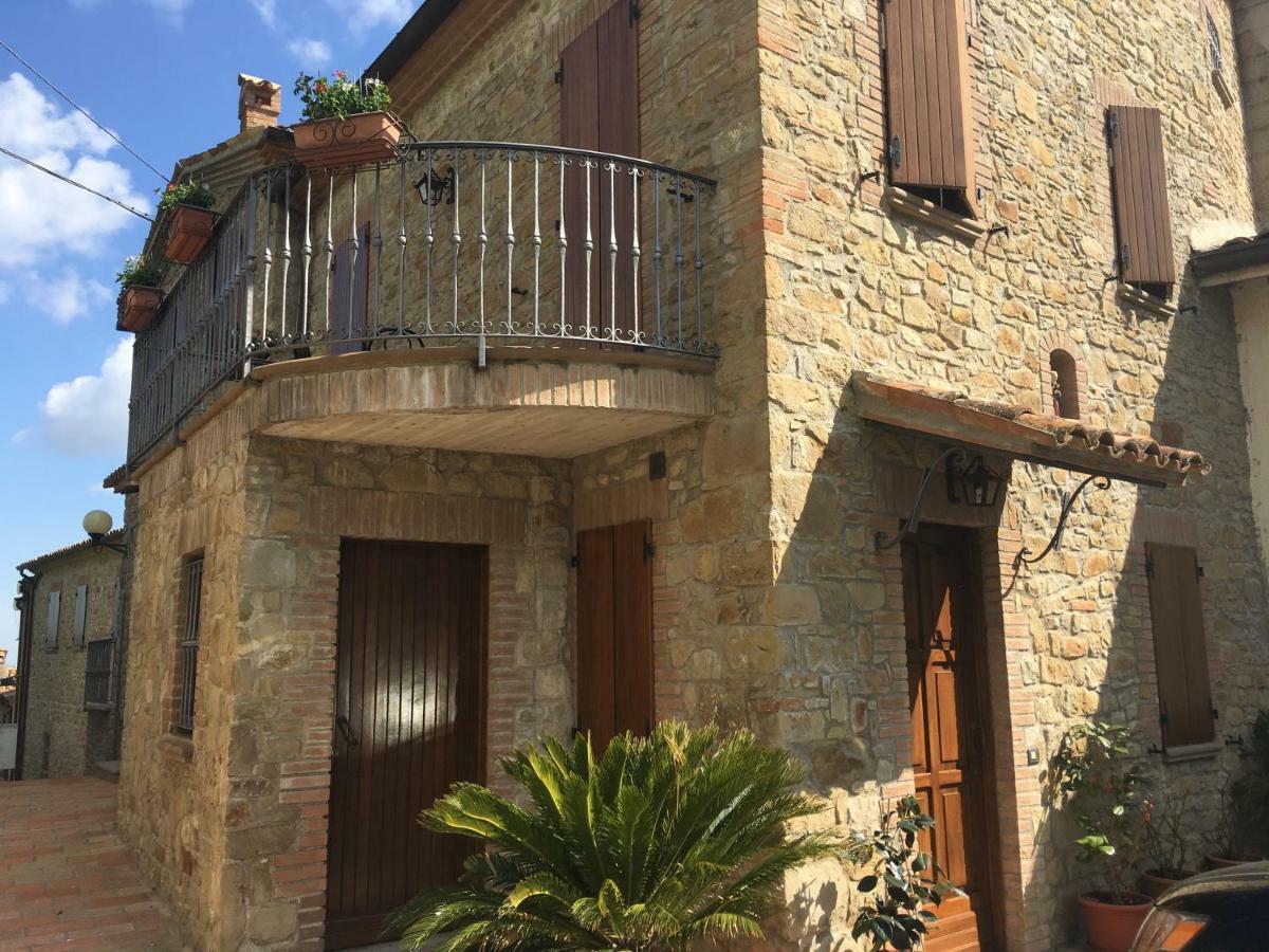 Appartamenti E Camere Il Poggio Di D'Angeli Lidia Auditore Exterior foto